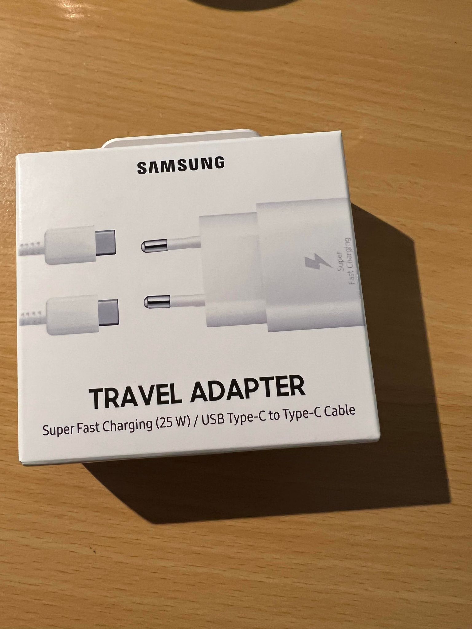 chargeur USB-c plus câble USB-c blanc