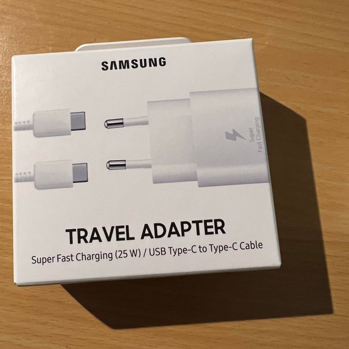 chargeur USB-c plus câble USB-c blanc