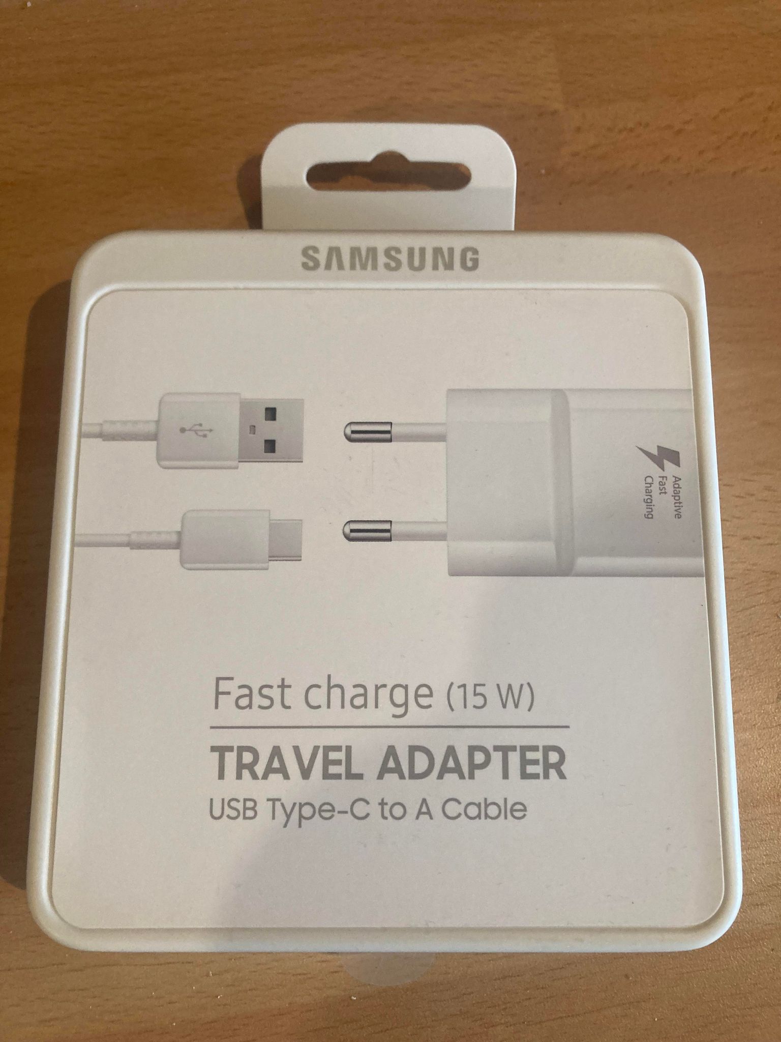 chargeur et câble type-c blanc