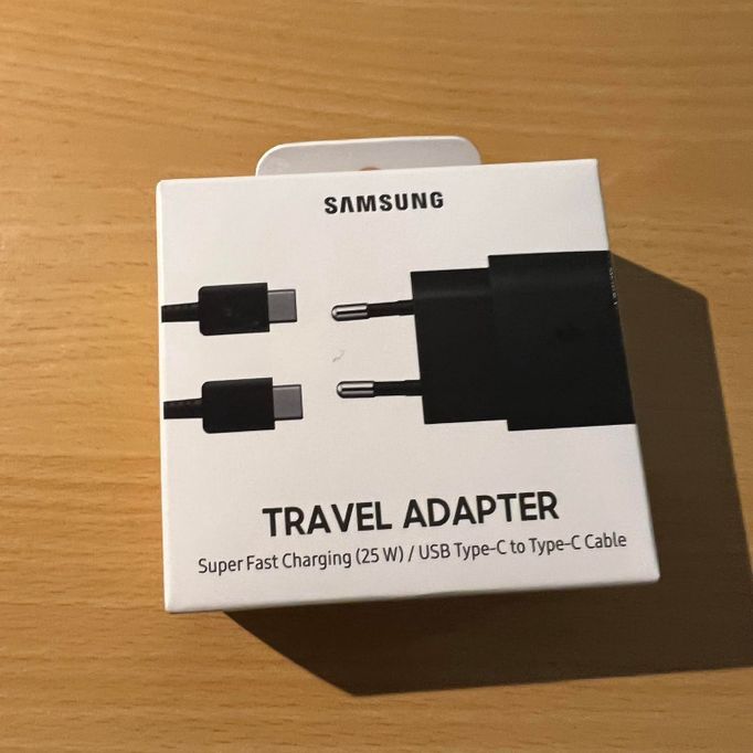 chargeur USB-c plus câble USB-c noir 
